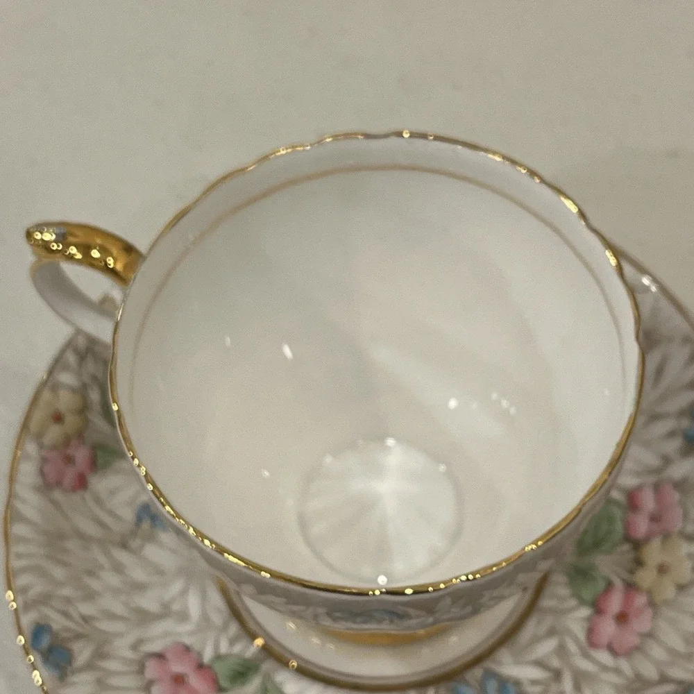 ABJ ROYAL CRAFTON TEA CUP WITH SAUCER ENGLAND - PORCELAIN FLOWERS SPRING 8441